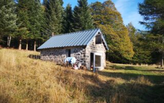 Soirée fondue dans une cabane-refuge de la montagne d'Ardèche