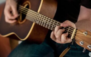 Cours de guitare – Ecole de musique – Musique en Montagne